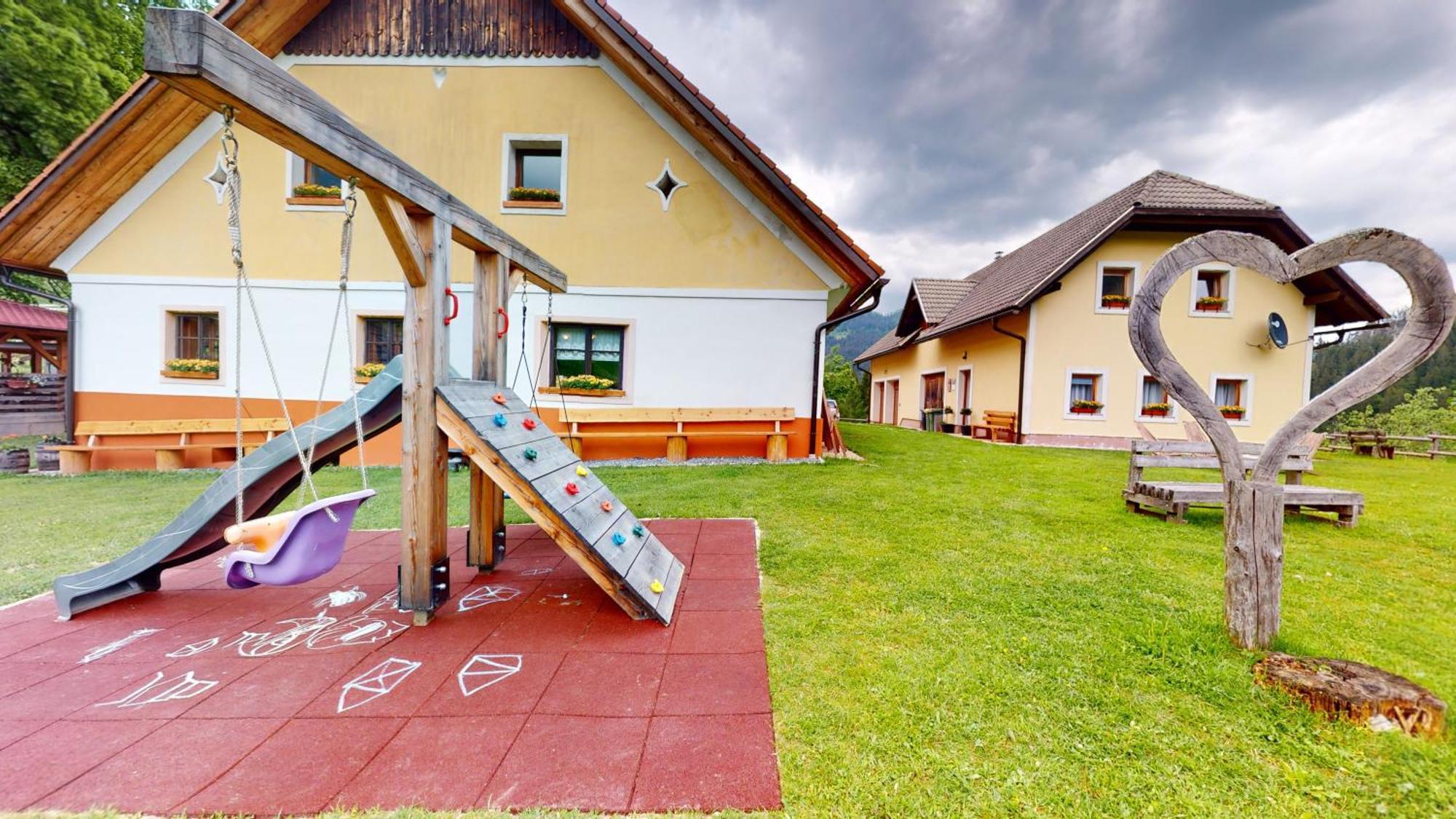 Tourist farm Gradišnik Lägenhet Solčava Exteriör bild